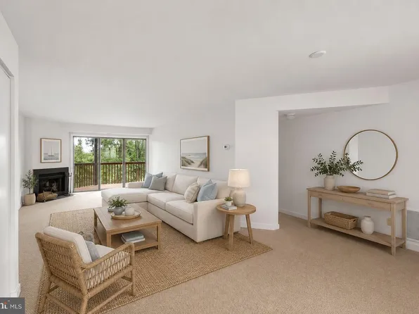 2010 Quay Village Ct APT 101, Annapolis, MD 21403