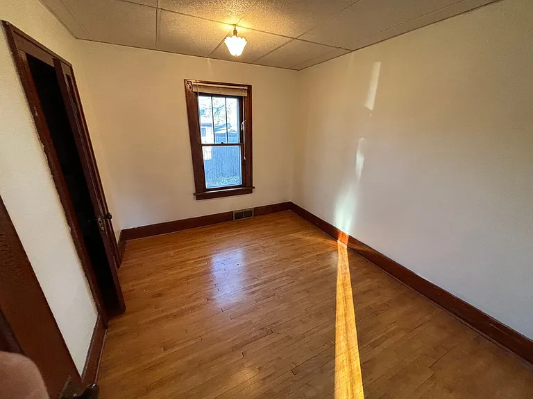 510 Vaughn St — Photo 5