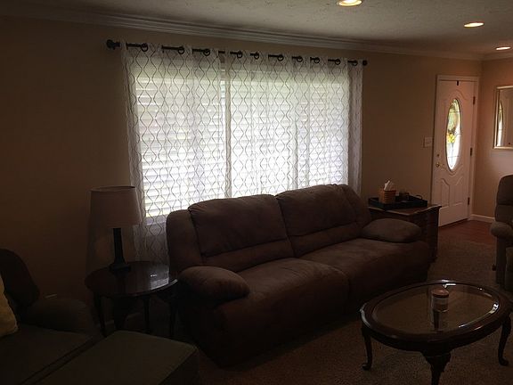 3rd image of 1815 Cedar Dr