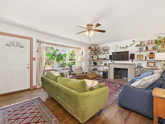3rd image of 2328 Lyndhurst Ave