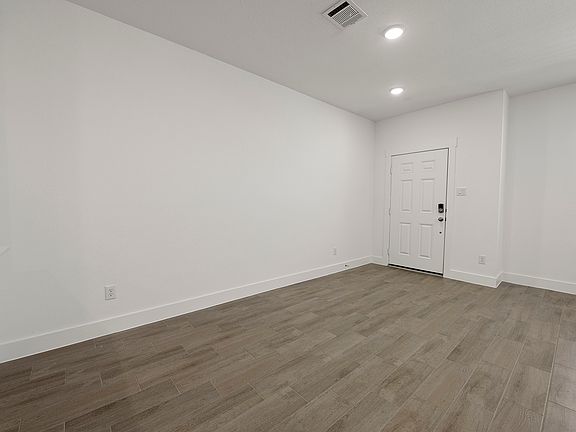 5_Dining Area 2750 Mariposa Creek Drive - Bldg 4