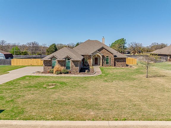 2nd image of 927 Fox Dr