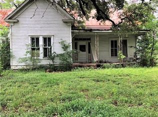 710 S Commerce St, Lockhart, TX 78644
