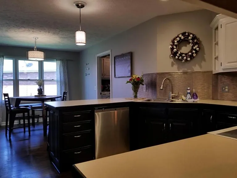 4595 S Park Ave — Photo 9