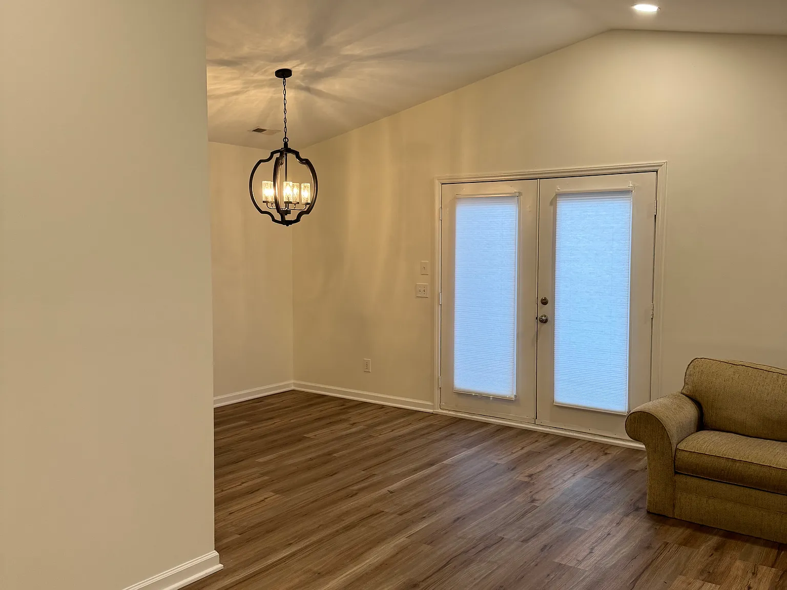 2 bed, 1250 sqft, $1,500 — Photo 2