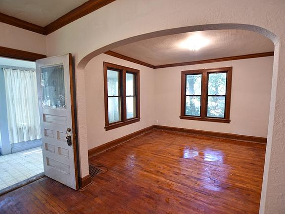 5th image of 900 Kohlman Ln E