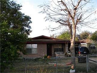 2nd image of 1008 E Kuhn St