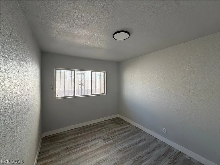 2111 Stewart Ave #B — Photo 23