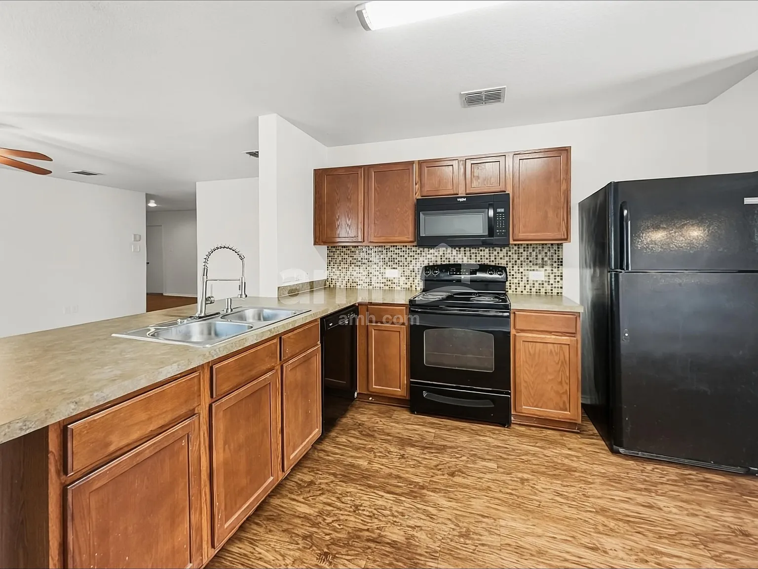 4 bed, 2.0 bath, 1768 sqft, $2,420 — Photo 3