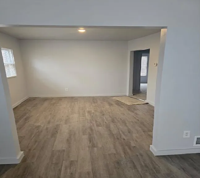 15756 Ohio St — Photo 10