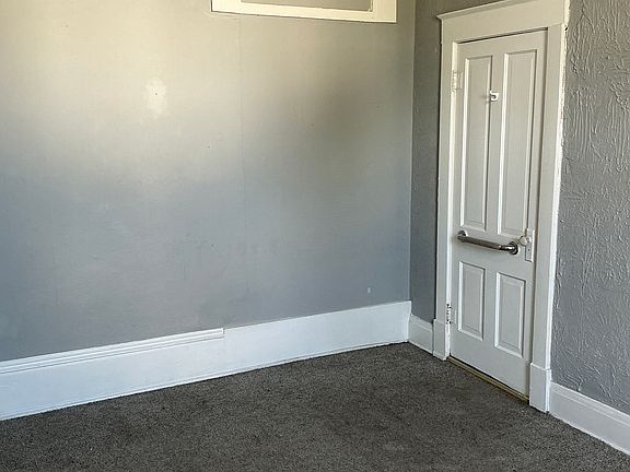 3rd image of 502 E Adams St APT 2