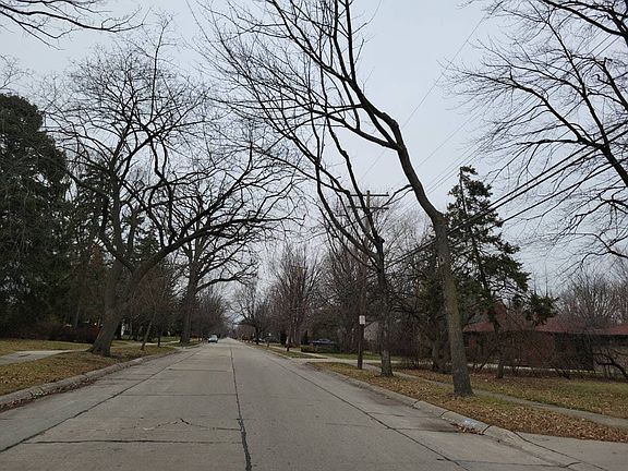4th image of 20615 Eastwood Dr
