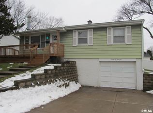 2236 N Hazelwood Ave, Davenport, IA 52804