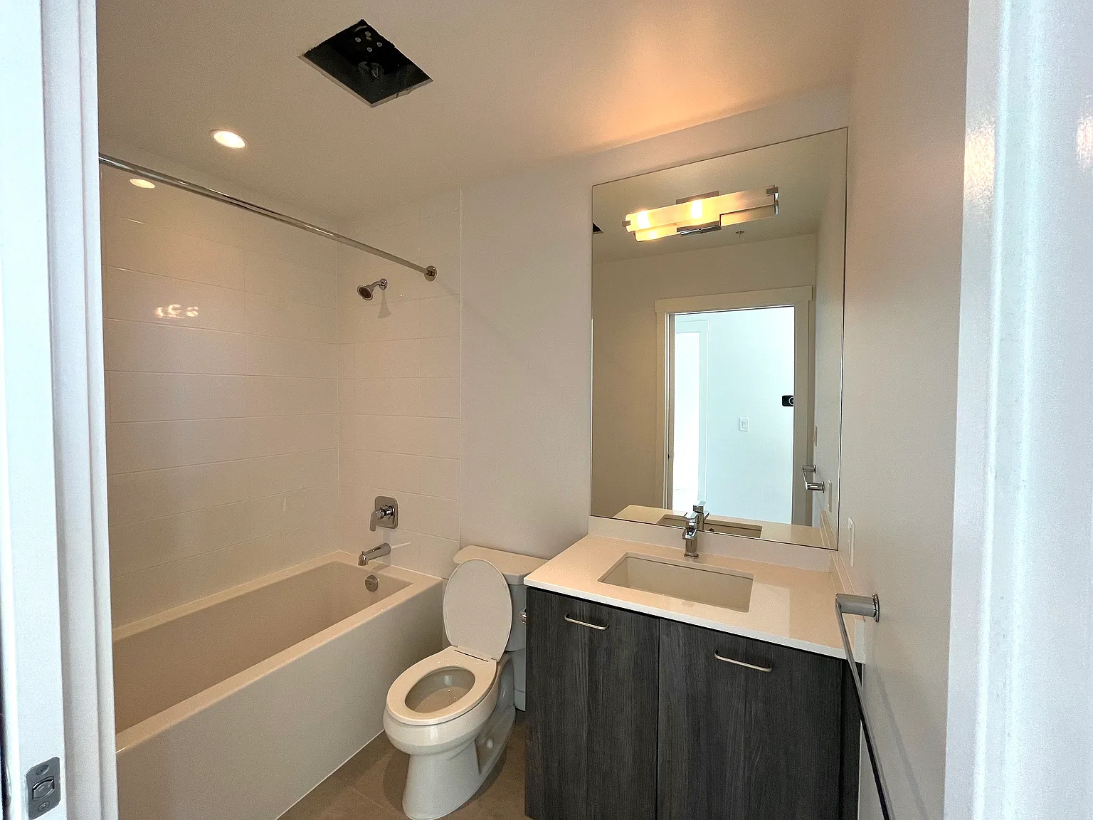 Aquilini Centre South - 2908 — Photo 2