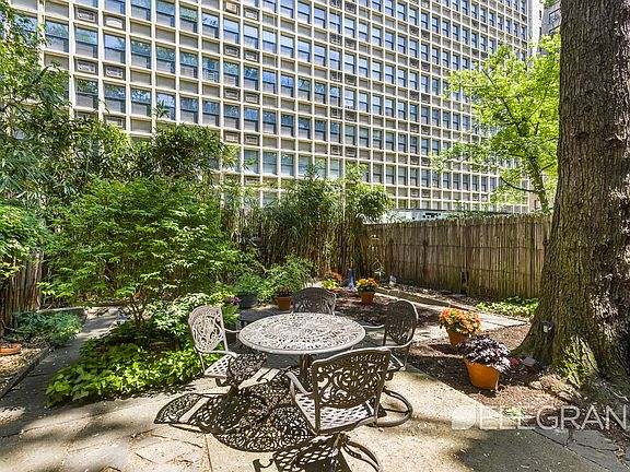 3rd image of 143 W 95th St APT 1