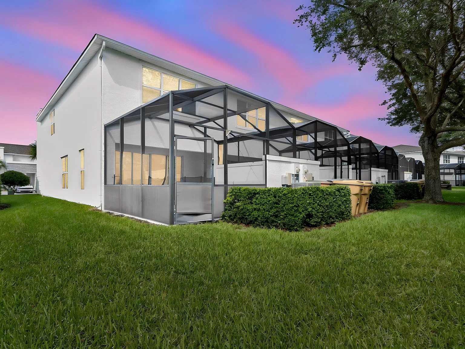 Stylish Hidden Forest Retreat with Private Pool Near Disney — Photo 3