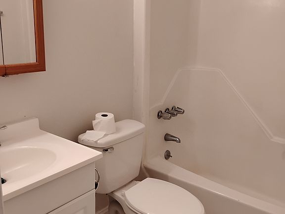 4th image of 310 Briarwood Ln #B
