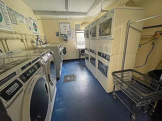 1st image of 2534 Crescent St APT 4A
