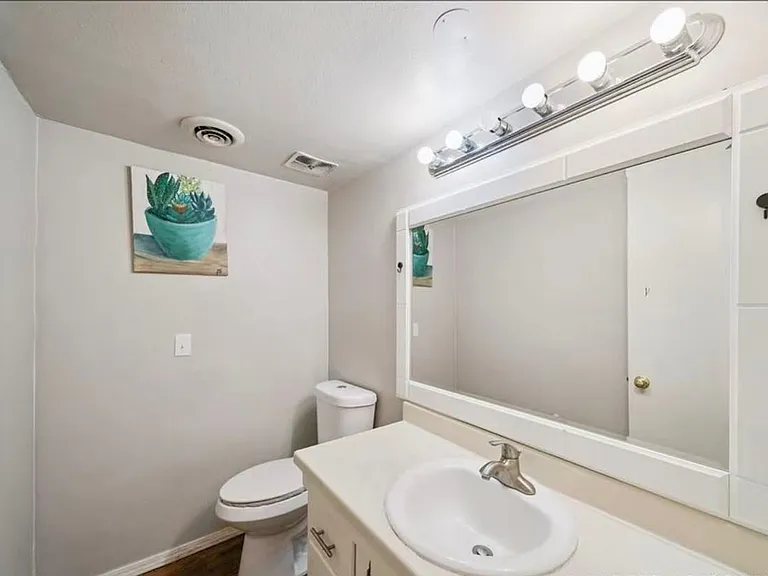 4614 E 68th St — Photo 24