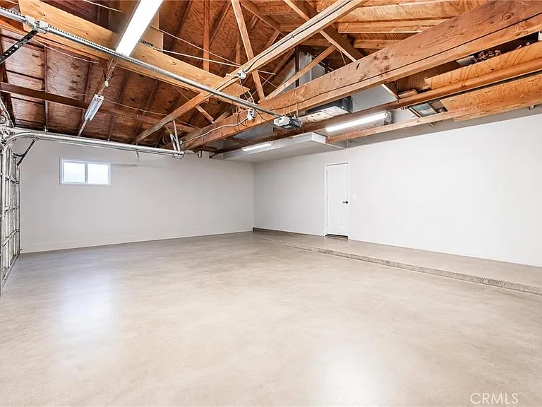 11109 Cedar Creek Dr — Photo 36