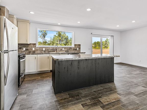 3rd image of 110 Eagle Dr
