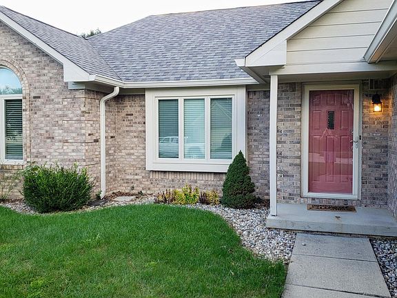 3rd image of 598 Summit Dr