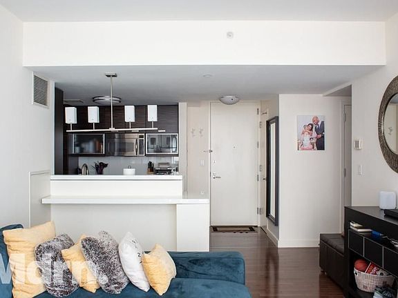 2nd image of 225 E 34th St APT 16G