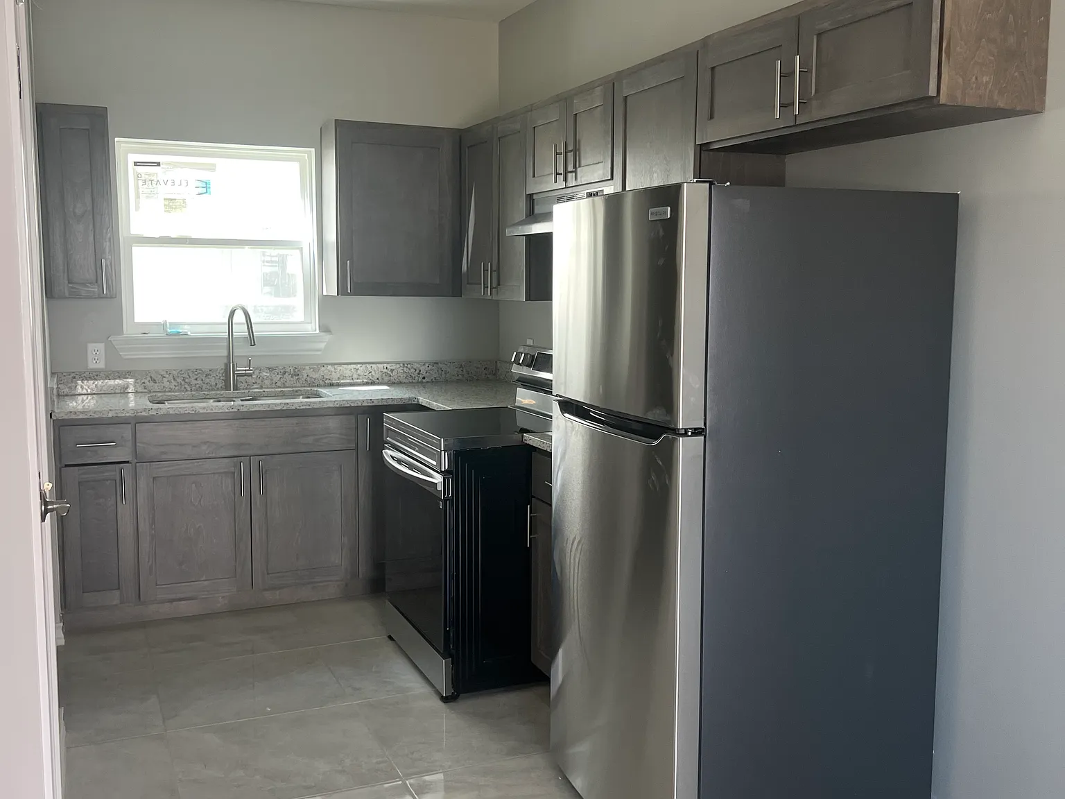 3 bed, 981 sqft, $1,475 — Photo 3
