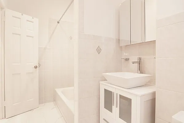 Rented by WAM Partners - William Moses Co. | media 69