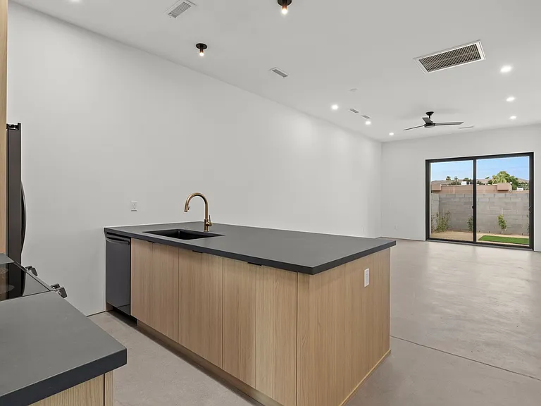 3601 E Coronado Rd #1 — Photo 10