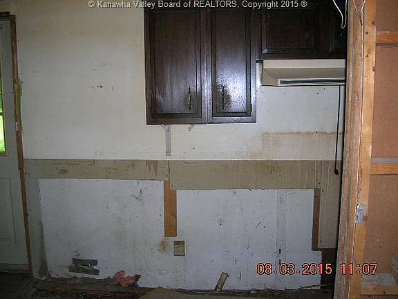3rd image of 365 Landers Ln
