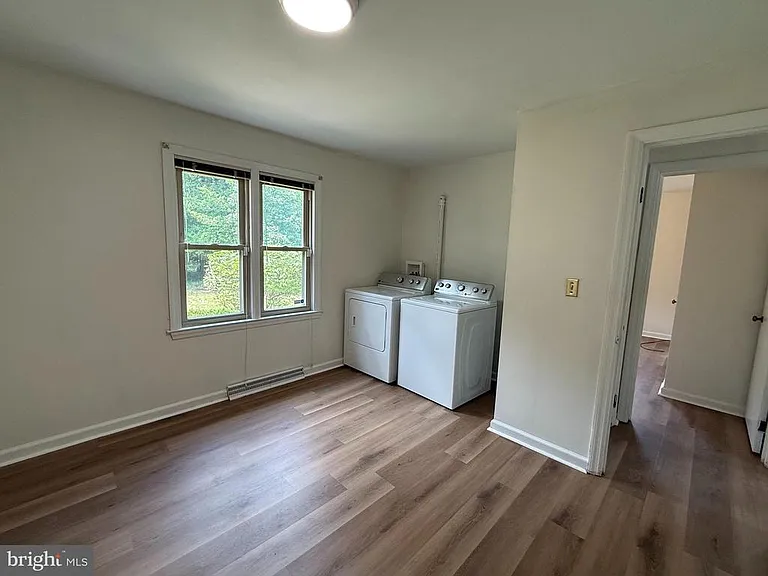 1236 Oak Ln — Photo 9