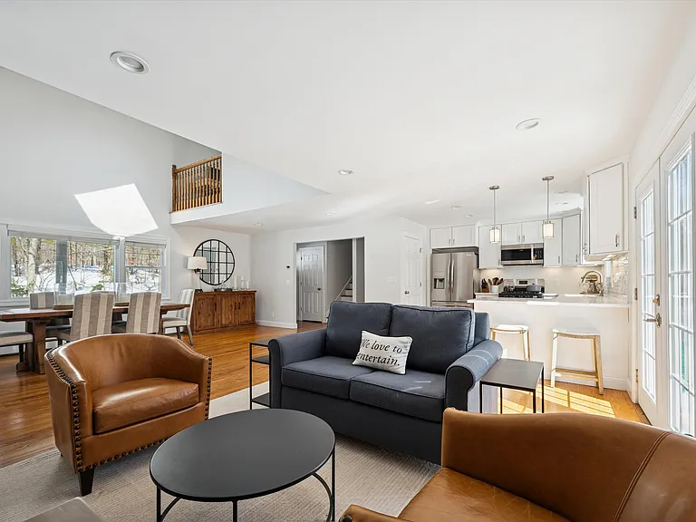 4 Stuart Ct — Photo 5