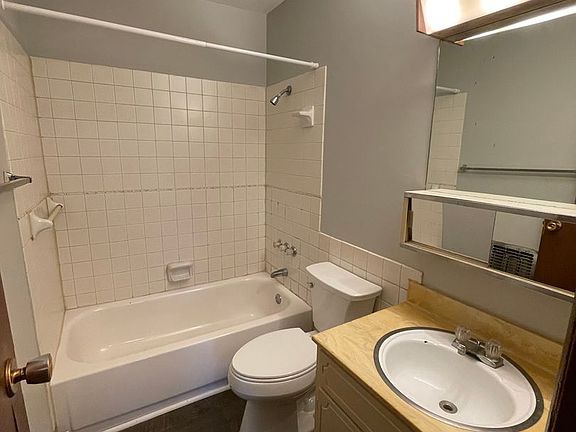 4th image of 1053 S Jackson St #D552814b