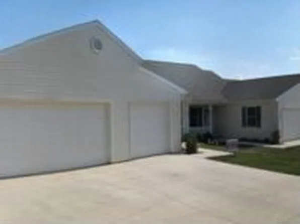 1326 Village Dr, Spring Grove, PA 17362