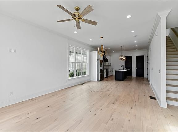 3rd image of 7823 Leake Ave