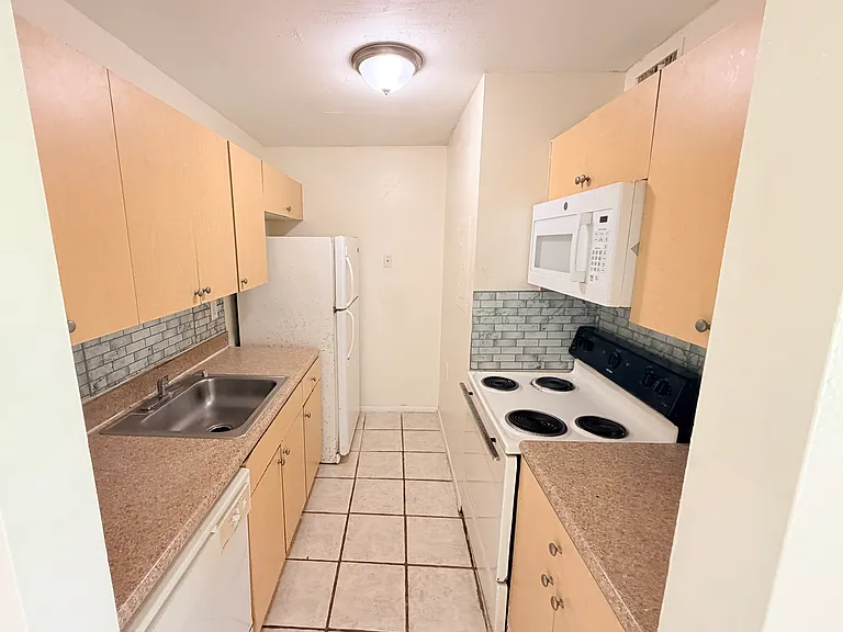 1101 N Benoist Farms Rd #106 — Photo 6