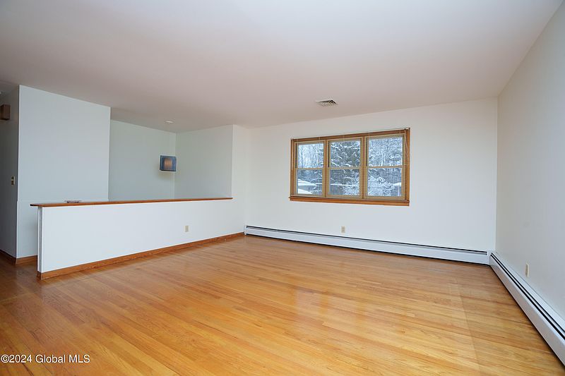 5th image of 19 St Thomas Lane