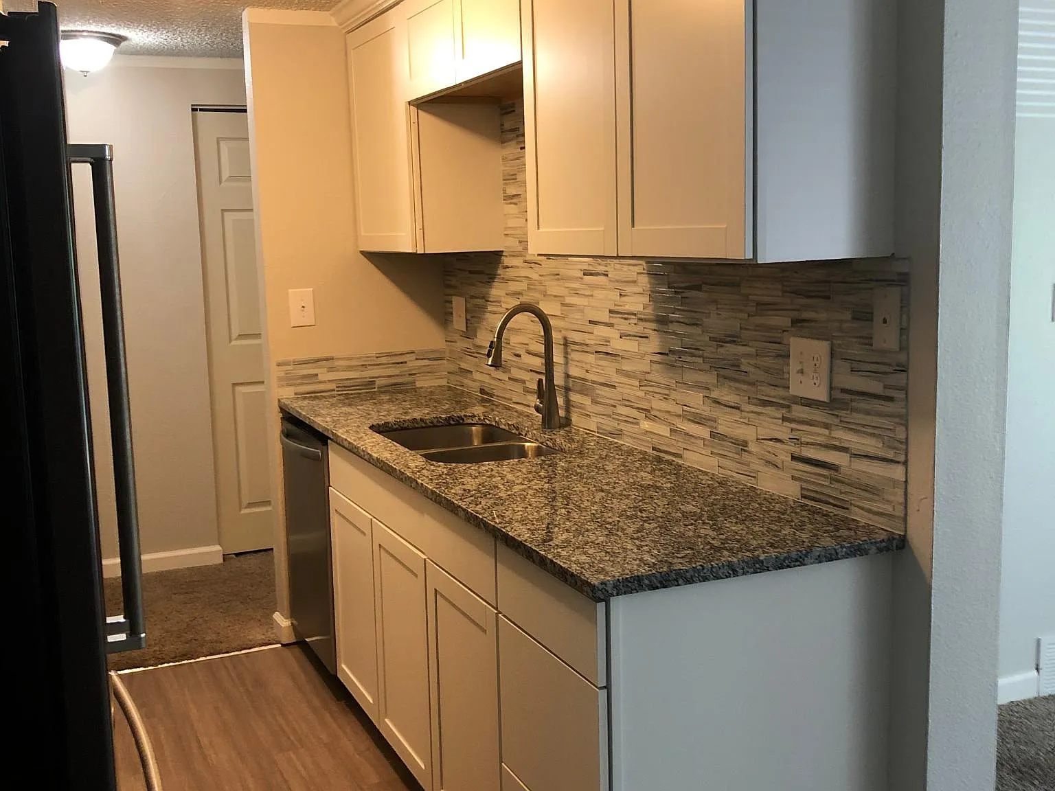 2 bed, 920 sqft, $1,600 — Photo 3