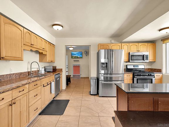 5th image of 3504 Glade St