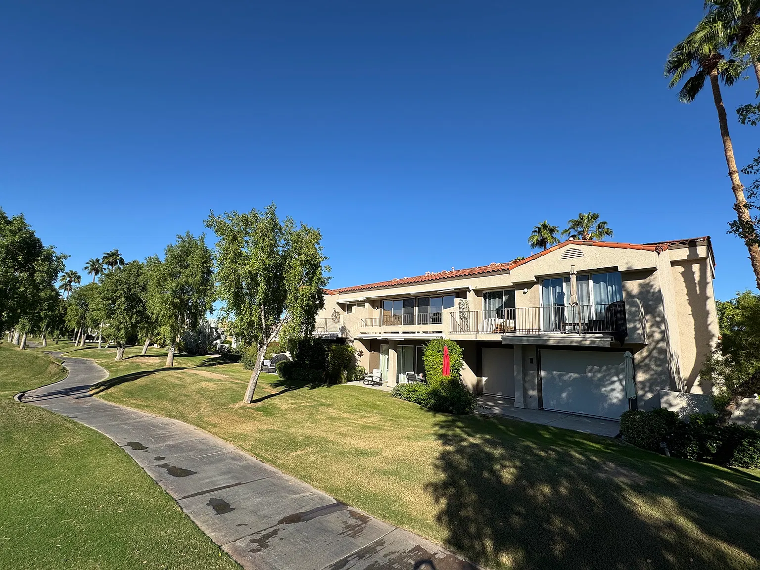 3 bed, 1600 sqft, $4,300 — Photo 3
