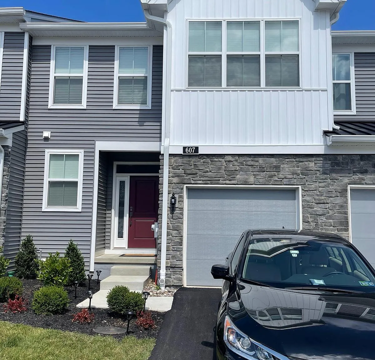3 bed, 2.5 bath, 2108 sqft, $3,050 — Photo 1