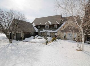 371 Farmhouse Ln, Wind Gap, PA 18091