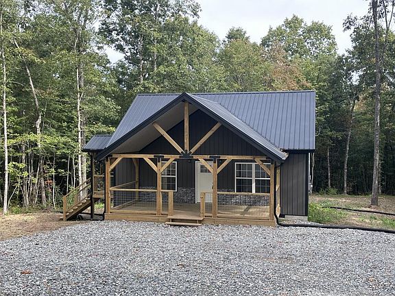 3rd image of 831 Remington Rd