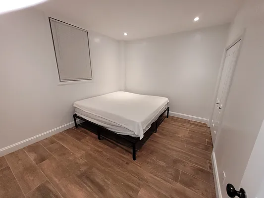 Rented by Halvatzis Realty | media 40