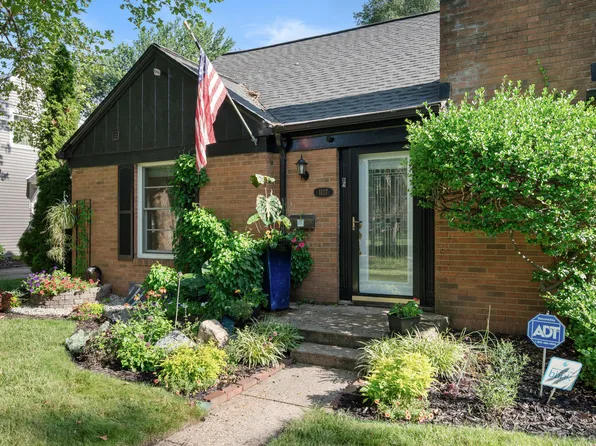 1127 Lakeway Ave, Kalamazoo, MI 49001