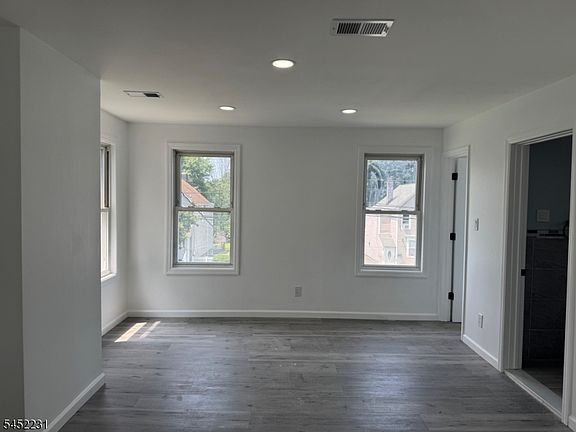 5th image of 114 Orange Ave