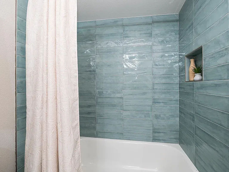 908 W Ross Ave — Photo 5
