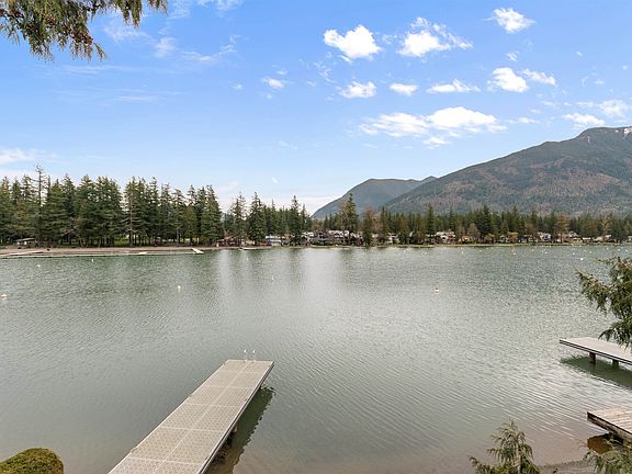 4th image of 36 Lakeshore Dr