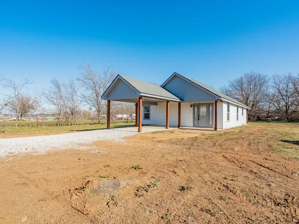 1402 Cooke St, Nocona, TX 76255
